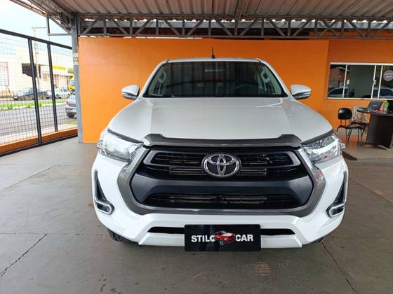 TOYOTA HILUX 2.8 D-4D TURBO DIESEL CD POWER PACK 4X4 MANUAL